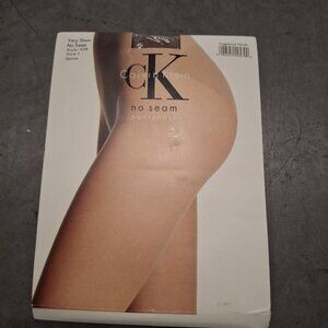 NIP Vintage 1995 Calvin Klein No Seam Pantyhose Size 1 Style 528  Spice